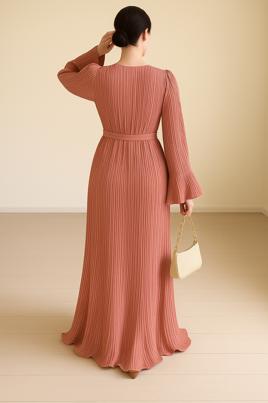 Thandeka is een elegante geplooide jurk met wijd uitlopende mouwen, perfect voor formele evenementen en chique avonden uit. Het flatterende ontwerp en de comfortabele pasvorm zorgen voor een stijlvolle en moeiteloze look. Gemaakt van hoogwaardige stof voor een luxe uitstraling. Verkrijgbaar in beige, roze, blauw in de maten S-2XL. Upgrade je avondgarderobe met Thandeka en straal tijdloze elegantie uit. Bestel nu!