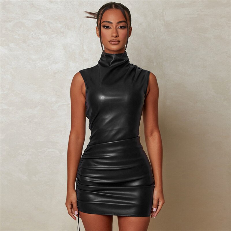 Zena mini-jurk: mouwloze jurk met coltrui-ontwerp en bodycon pasvorm, gemaakt van PU-leer en synthetische vezels voor een gedurfde en chique uitstraling. Perfect voor avondjes uit, speciale evenementen en trendy gelegenheden. Verkrijgbaar in Rood en Zwart, in maten S t/m XL. Accentueer je silhouet en maak een mode-uitspraak met de Zena jurk. Bestel nu en straal zelfverzekerdheid en stijl uit!