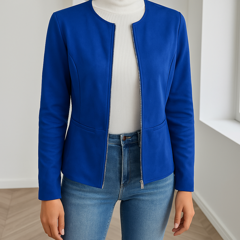 De Marigold jas combineert strakke elegantie met veelzijdige stijl. Deze moderne jas met ritssluiting en getailleerde pasvorm is perfect voor casual uitjes, koffiedates en als extra laag op koelere dagen. Verkrijgbaar in bruin en zwart, maten S-2XL. Ideaal voor zowel casual als semi-formele looks. Voeg verfijning toe aan je garderobe en blijf stijlvol en comfortabel de hele dag door. Bestel nu en upgrade je dagelijkse stijl met de Marigold!