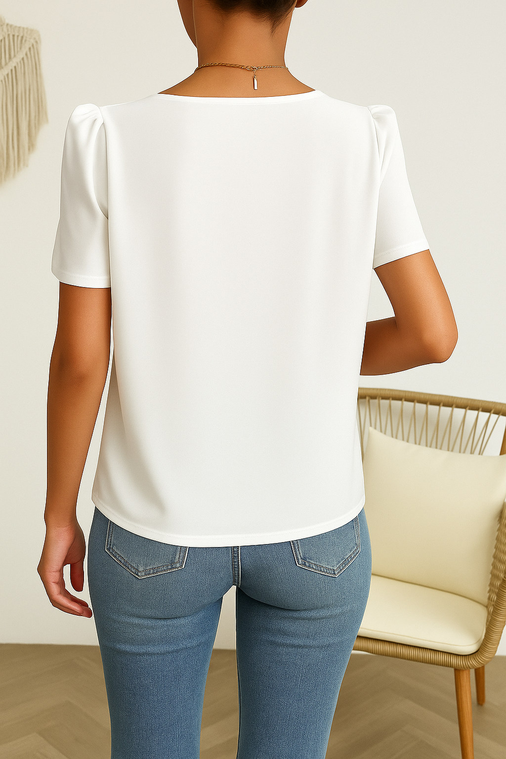 Mildred | Dames blouse met asymmetrische halslijn en pofmouwen