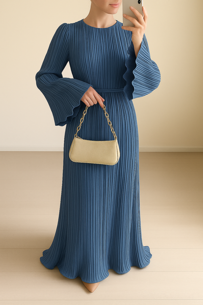 Thandeka is een elegante geplooide jurk met wijd uitlopende mouwen, perfect voor formele evenementen en chique avonden uit. Het flatterende ontwerp en de comfortabele pasvorm zorgen voor een stijlvolle en moeiteloze look. Gemaakt van hoogwaardige stof voor een luxe uitstraling. Verkrijgbaar in beige, roze, blauw in de maten S-2XL. Upgrade je avondgarderobe met Thandeka en straal tijdloze elegantie uit. Bestel nu!