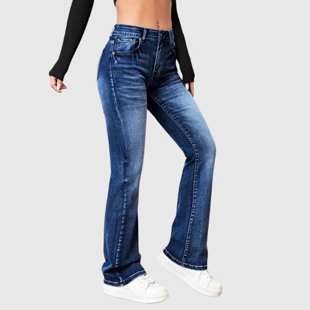 Didi high-waisted flared jeans – de perfecte mix van retro flair en modern comfort. Met een flatterende hoge taille, wijde pijpen en een lichte wassing voor een stijlvolle look. Gemaakt van duurzaam polyester voor een comfortabele pasvorm. Verkrijgbaar in zwart, donkerblauw en lichtblauw, in maten S-2XL. Ideaal voor casual en trendy outfits. Bestel nu en geef je garderobe een tijdloze upgrade!