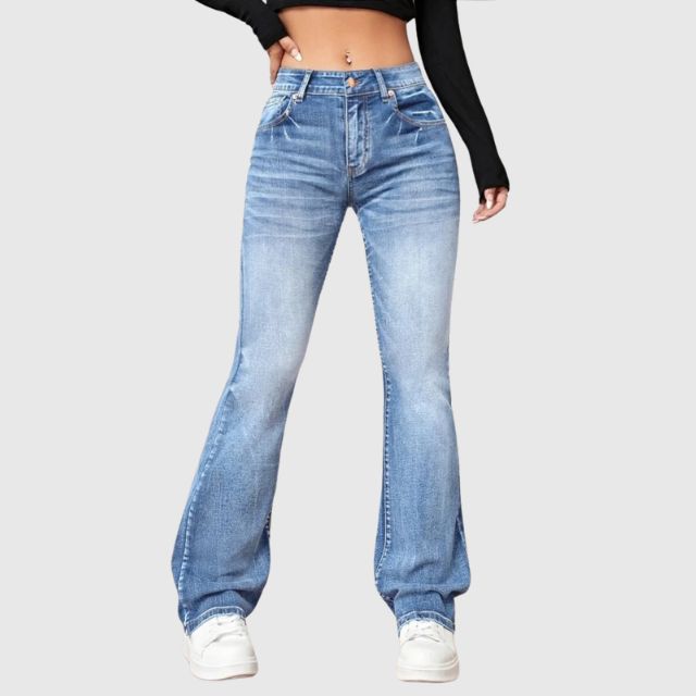 Didi high-waisted flared jeans – de perfecte mix van retro flair en modern comfort. Met een flatterende hoge taille, wijde pijpen en een lichte wassing voor een stijlvolle look. Gemaakt van duurzaam polyester voor een comfortabele pasvorm. Verkrijgbaar in zwart, donkerblauw en lichtblauw, in maten S-2XL. Ideaal voor casual en trendy outfits. Bestel nu en geef je garderobe een tijdloze upgrade!
