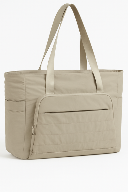 Khaki Nyla tote bag met ruime inhoud, stevige nylon handvatten en meerdere vakken, geschikt voor laptop tot 15,6 inch en yogamat met 18 liter inhoud