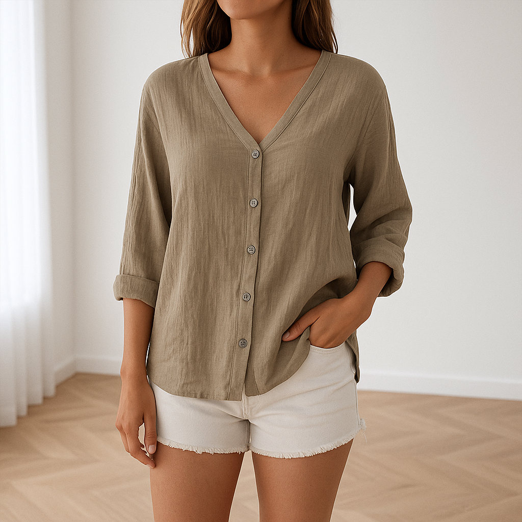 Een casual damesblouse met V-hals, knoopsluiting en opgerolde mouwen, gemaakt van een luchtige, licht gekreukte stof voor een ontspannen en stijlvolle look