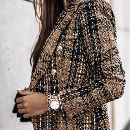 Celestine | Voeg tijdloze stijl en verfijning toe aan je garderobe met de Celestine geruite blazer. Met een getailleerde pasvorm, klassieke knoopaccenten en stijlvolle kleuren zoals groen, bruin, rood en crème, is deze blazer ideaal voor werk, sociale evenementen en casual uitjes. Beschikbaar in maten XS-XL. Combineer veelzijdigheid en elegantie met de Celestine en geef elke outfit een chique upgrade. Bestel nu jouw perfecte blazer!