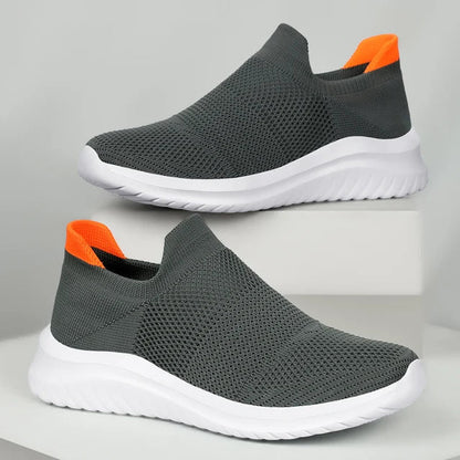 Merci is een lichtgewicht platform slip-on sneaker met een ademend mesh bovenwerk en een zachte EVA-zool voor ultiem comfort. Het trendy ontwerp voegt hoogte toe zonder in te leveren op gemak. Perfect voor casual uitjes en drukke dagen. Verkrijgbaar in zwart, grijs, paars en zwart-wit, maten 35-45. Gemakkelijk aan en uit te trekken voor een moeiteloze look. Upgrade je schoenencollectie met Merci en geniet van stijl en comfort in één. Bestel nu!