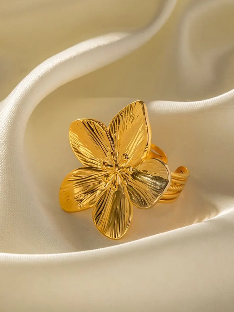 Nunzia | Flower Blossom Statement Ring Goud