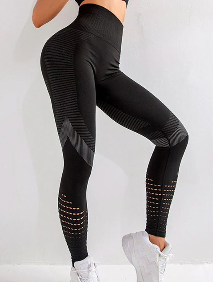 Doutsen sportlegging met hoge taille voor optimale ondersteuning en een flatterend silhouet. Gemaakt van een ademende en flexibele mix van polyester, nylon en spandex voor maximaal comfort tijdens workouts. Naadloze constructie voorkomt irritatie en het push-up effect accentueert je natuurlijke vormen. Perfect voor hardlopen, yoga, gym en athleisure. Verkrijgbaar in zwart, maten XS-2XL. Bestel nu en ervaar de perfecte combinatie van stijl, support en bewegingsvrijheid!