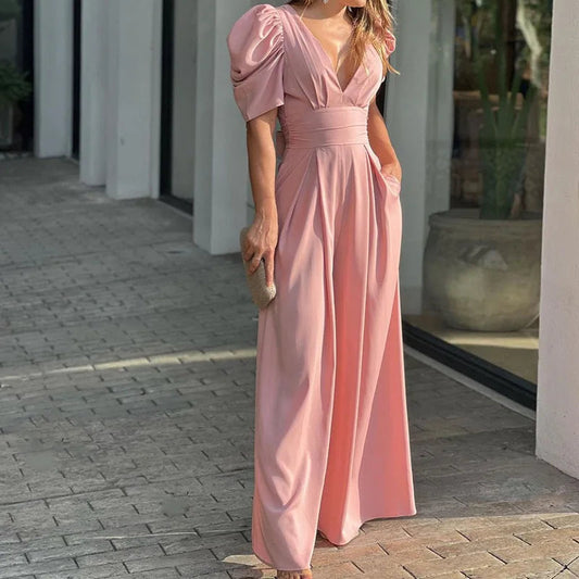 Calandra jumpsuit: elegante en veelzijdige jumpsuit met een flatterend lang silhouet, perfect voor formele en semi-formele gelegenheden zoals gala's en bruiloften. Gemaakt van hoogwaardige polyester stof voor comfort en duurzaamheid. Verkrijgbaar in Perzik, Zwart, Geel, Turkoois en Rode Roos, in maten XS t/m 3XL. Combineer tijdloze stijl en zelfverzekerde elegantie met de Calandra jumpsuit. Bestel nu en straal op elke speciale gelegenheid!