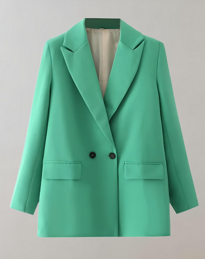 Irina Double-Breasted Blazer - Tijdloze blazer met verfijnde tailoring, gemaakt van ademende katoen-polyester mix. Functionele zakken en een getailleerd silhouet bieden comfort en elegantie. Beschikbaar in diverse kleuren, maten S-L. Perfect voor werk, brunches en avondjes uit. Voeg veelzijdigheid en klasse toe aan je garderobe met de Irina blazer. Bestel nu en ervaar stijlvolle veelzijdigheid!