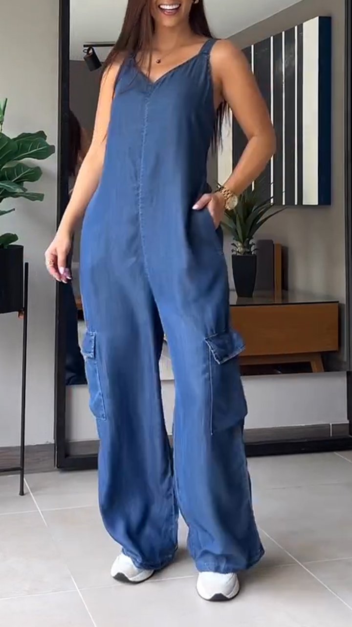 Dianthe is een trendy denim jumpsuit met een diepe V-hals, rugloze bandjes en een flatterende high-waist pasvorm. Gemaakt van hoogwaardig katoen voor ultiem comfort en een moeiteloze, stijlvolle uitstraling. Perfect voor casual uitjes, brunchafspraakjes of een gedurfde streetwear-look. Verkrijgbaar in zwart, denimblauw, grijs, paars, roze, baksteenrood en groen, maten S-5XL. Upgrade je garderobe met Dianthe en straal zelfvertrouwen en stijl uit. Bestel nu!