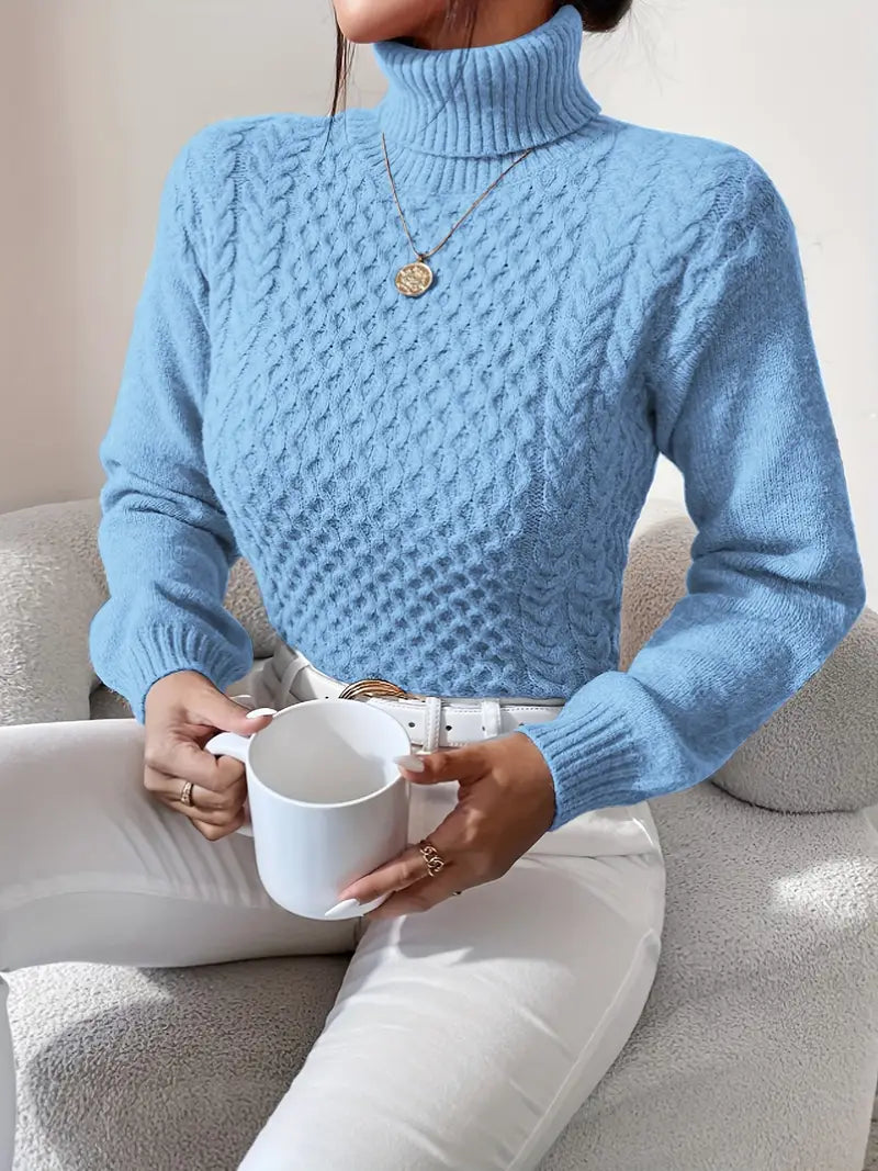 Geef je wintergarderobe een upgrade met de Greetje kabelgebreide trui in hemelsblauw. Deze stijlvolle trui met chique colkraag biedt ultieme warmte en comfort, perfect voor weekenduitjes, casual werkdagen en knusse avonden thuis. Het elegante kabelpatroon en de ontspannen pasvorm combineren moeiteloos met jeans, rokken of leggings. Bestel nu en ervaar tijdloze charme en ongeëvenaard comfort!