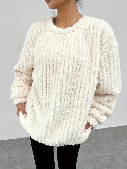  Honora trui: ultieme warmte en stijlvolle eenvoud. Met een zachte ribstructuur en oversized pasvorm is het de perfecte keuze voor koude dagen. Ideaal om te loungen, casual uitjes of als laagjes op frisse dagen. Pluche textuur voor comfort, makkelijk te stylen met jeans, leggings of joggers. Verkrijgbaar in wit, maten M-2XL. Voeg knusse luxe toe aan je garderobe met Honora. Bestel nu en ervaar stijl en warmte bij elke draagbeurt!