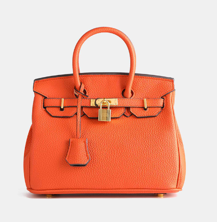 Inaya crossbodytas – luxe echt leren tas met een stijlvol diagonale bandontwerp. Compact en praktisch, perfect voor dagelijks gebruik of een avondje uit. Dankzij de verstelbare riem geniet je van handsfree gemak. Verkrijgbaar in twee maten (25 cm en 30 cm) en diverse kleuren: grijs, bruin, zwart, olijfgroen, paars, oranje en barbie roze. Tijdloze elegantie en duurzame kwaliteit in één. Bestel nu en upgrade je look met de Inaya!