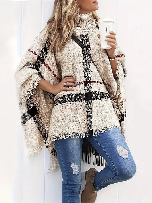 Indrina geruite poncho met colkraag – de perfecte mix van stijl en comfort. Deze elegante poncho met klassiek ruitpatroon, franje afwerking, hoge col en ontspannen pasvorm is ideaal voor herfstuitjes, casual koffiedates of knusse dagen thuis. Verkrijgbaar in beige en zwart, one size. Voeg warmte en tijdloze charme toe aan je wintergarderobe met de veelzijdige Indrina. Bestel nu en geniet van moeiteloze elegantie!
