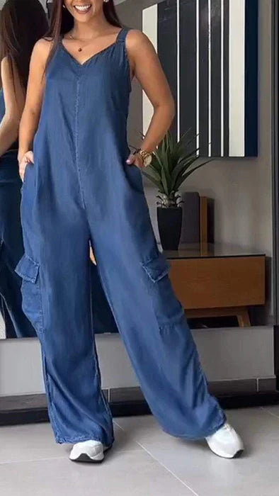 Dianthe is een trendy denim jumpsuit met een diepe V-hals, rugloze bandjes en een flatterende high-waist pasvorm. Gemaakt van hoogwaardig katoen voor ultiem comfort en een moeiteloze, stijlvolle uitstraling. Perfect voor casual uitjes, brunchafspraakjes of een gedurfde streetwear-look. Verkrijgbaar in zwart, denimblauw, grijs, paars, roze, baksteenrood en groen, maten S-5XL. Upgrade je garderobe met Dianthe en straal zelfvertrouwen en stijl uit. Bestel nu!