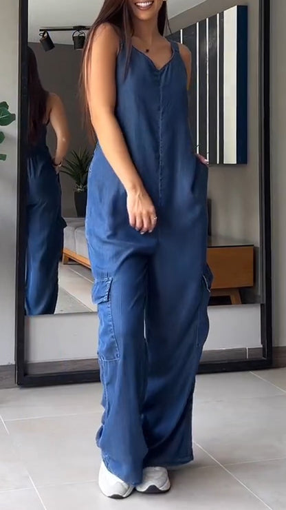 Dianthe is een trendy denim jumpsuit met een diepe V-hals, rugloze bandjes en een flatterende high-waist pasvorm. Gemaakt van hoogwaardig katoen voor ultiem comfort en een moeiteloze, stijlvolle uitstraling. Perfect voor casual uitjes, brunchafspraakjes of een gedurfde streetwear-look. Verkrijgbaar in zwart, denimblauw, grijs, paars, roze, baksteenrood en groen, maten S-5XL. Upgrade je garderobe met Dianthe en straal zelfvertrouwen en stijl uit. Bestel nu!