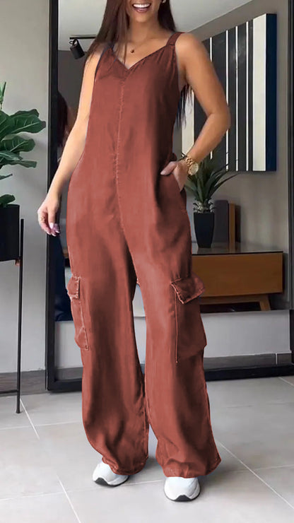 Dianthe is een trendy denim jumpsuit met een diepe V-hals, rugloze bandjes en een flatterende high-waist pasvorm. Gemaakt van hoogwaardig katoen voor ultiem comfort en een moeiteloze, stijlvolle uitstraling. Perfect voor casual uitjes, brunchafspraakjes of een gedurfde streetwear-look. Verkrijgbaar in zwart, denimblauw, grijs, paars, roze, baksteenrood en groen, maten S-5XL. Upgrade je garderobe met Dianthe en straal zelfvertrouwen en stijl uit. Bestel nu!