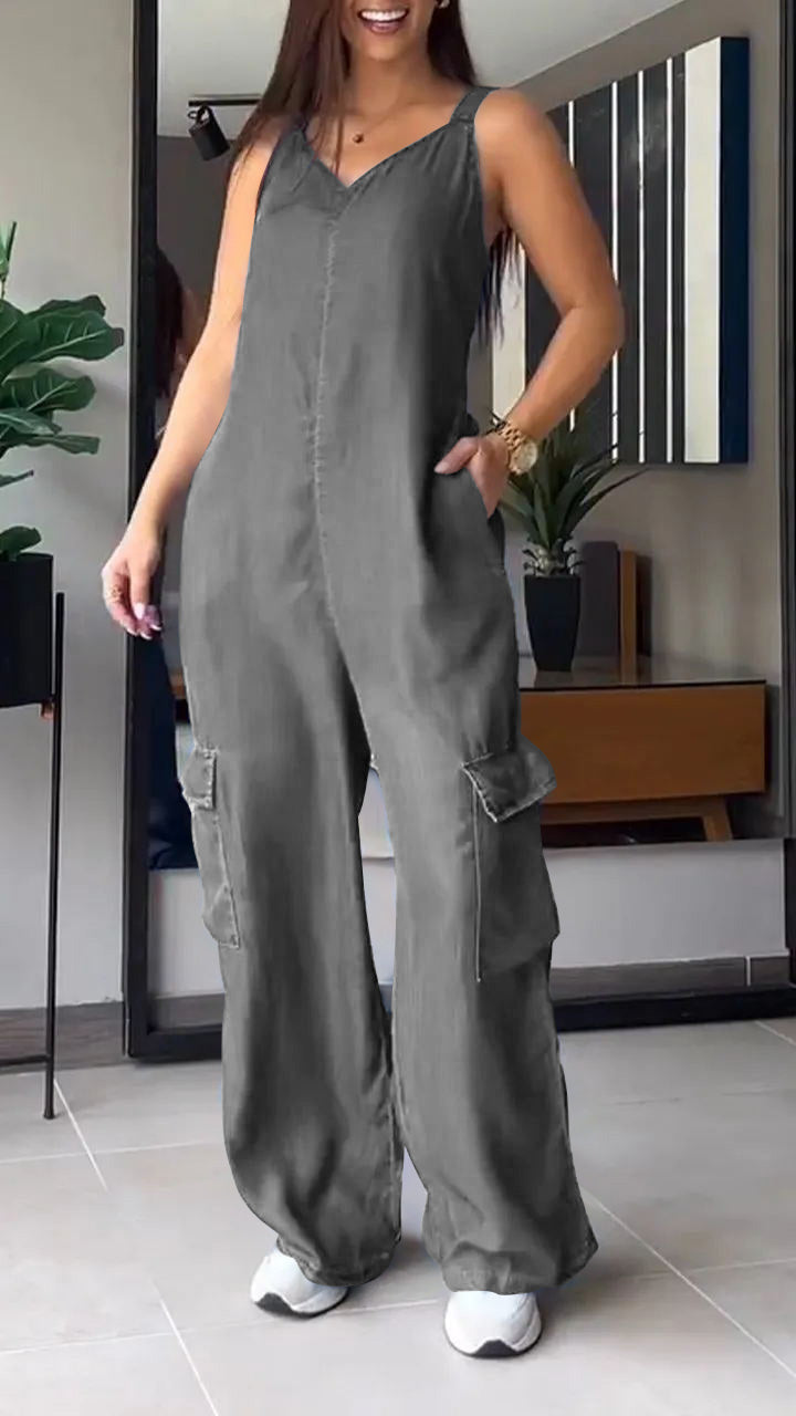 Dianthe is een trendy denim jumpsuit met een diepe V-hals, rugloze bandjes en een flatterende high-waist pasvorm. Gemaakt van hoogwaardig katoen voor ultiem comfort en een moeiteloze, stijlvolle uitstraling. Perfect voor casual uitjes, brunchafspraakjes of een gedurfde streetwear-look. Verkrijgbaar in zwart, denimblauw, grijs, paars, roze, baksteenrood en groen, maten S-5XL. Upgrade je garderobe met Dianthe en straal zelfvertrouwen en stijl uit. Bestel nu!