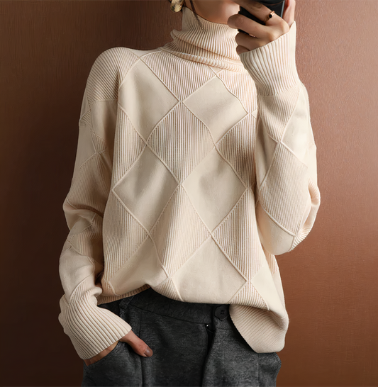 Lulama sweater – stijlvol, warm en comfortabel. Met een elegant ruitpatroon en een snug turtleneck biedt deze trui de perfecte mix van trendy en tijdloze stijl. De rekbare polyester-spandex mix zorgt voor een comfortabele pasvorm. Ideaal voor casual en geklede looks in de koelere maanden. Verkrijgbaar in Beige, Bruin, Groen, Zwart, Grijs en Geel, maten S-2XL. Upgrade je wintergarderobe met de Lulama sweater. Bestel nu en ervaar stijl en warmte in één!