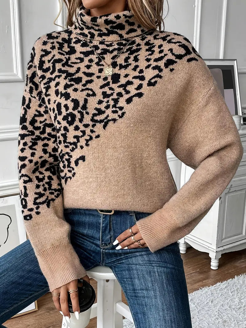Noemi turtlenecktrui met luipaardprint – een trendy en comfortabele must-have voor de koelere maanden. Met een relaxed fit, zachte textuur en uniek patroon biedt deze trui ultieme warmte en stijl. Perfect voor casual dagen, gezellige weekenden of als statementstuk in je outfit. Combineer moeiteloos met jeans, leggings of rokken. Verkrijgbaar in khaki, maten S-XL. Voeg gedurfde elegantie en comfort toe aan je garderobe met de Noemi. Bestel nu!