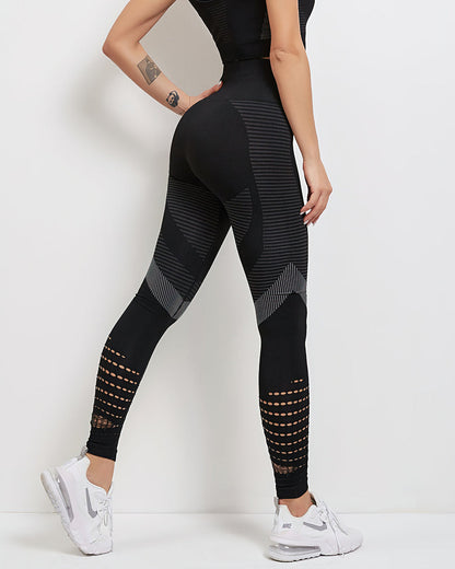 Doutsen sportlegging met hoge taille voor optimale ondersteuning en een flatterend silhouet. Gemaakt van een ademende en flexibele mix van polyester, nylon en spandex voor maximaal comfort tijdens workouts. Naadloze constructie voorkomt irritatie en het push-up effect accentueert je natuurlijke vormen. Perfect voor hardlopen, yoga, gym en athleisure. Verkrijgbaar in zwart, maten XS-2XL. Bestel nu en ervaar de perfecte combinatie van stijl, support en bewegingsvrijheid!