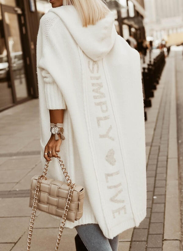 Ysabeau | Voeg comfort en inspiratie toe aan je garderobe met de Ysabeau. Deze lange hoodie met capuchon en de motiverende boodschap "Simply Live" biedt warmte en stijl voor frisse dagen. Verkrijgbaar in donkergrijs, beige, wit, lichtgrijs, khaki, groen, roze en oranje, en maten S-3XL. Ideaal voor casual uitstapjes of ontspannen momenten thuis. Combineer functionaliteit en een trendy uitstraling met de Ysabeau. Bestel nu en geniet van moeiteloze stijl en comfort!